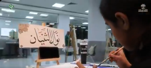 ورشة الرسم الحر تجمع الفنانين في أجواء إبداعية بمدارس ابن رشد النموذجية
